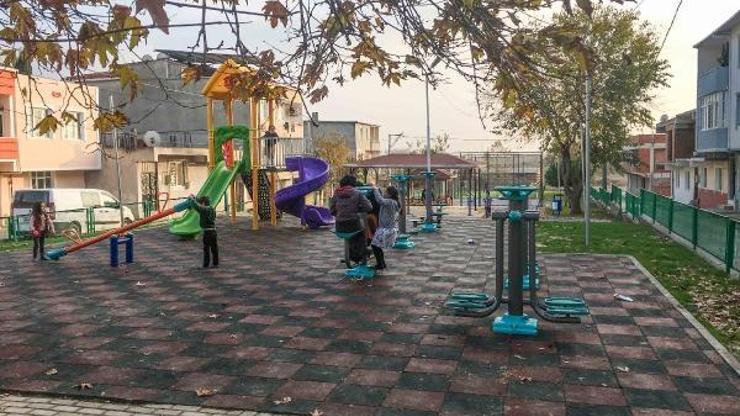 Karacabey Belediyesi’nin sosyal donatı alanlarında iyileştirme çalışmaları sürüyor