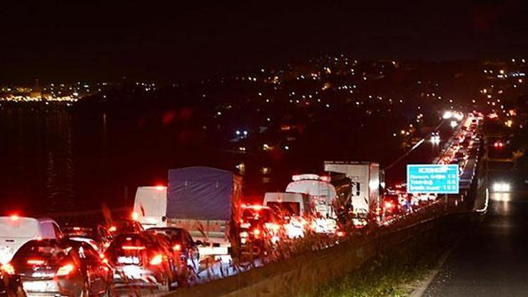 Kısıtlama öncesi uzun araç kuyrukları oluştu