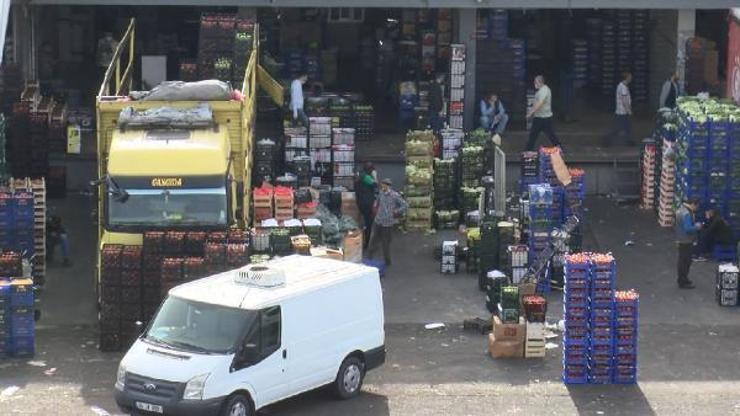 Bayrampaşadaki meyve ve sebze halinde hareketlilik