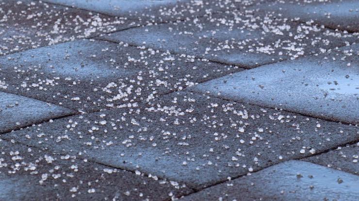 İstanbulda dolu sürprizi... Korkutan bulutlar böyle görüntülendi