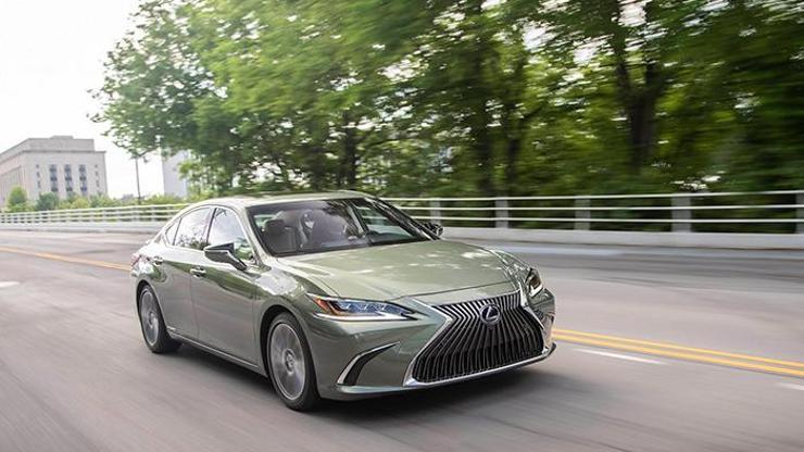 Lexus da online oldu