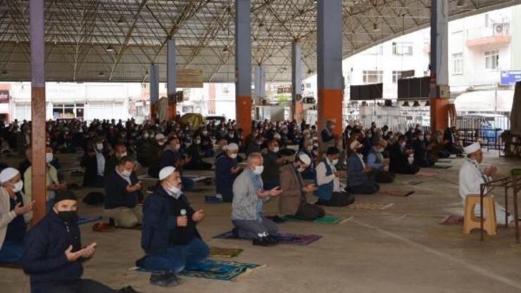 Korkutelinde 2,5 ay sonra ilk cuma namazı