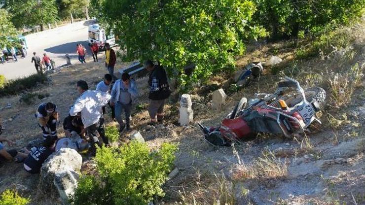 Motosiklet yürüyüş yapan kadınlara çarptı: 5 yaralı