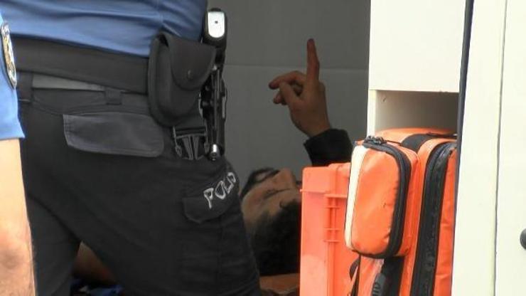 Fatihte bıçaklı kavga sonrası yaşanan arbede kamerada
