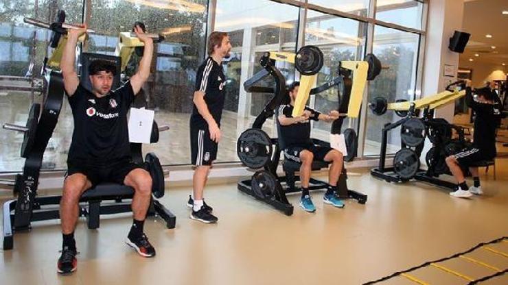 Beşiktaşta günün ilk antrenmanı salonda yapıldı
