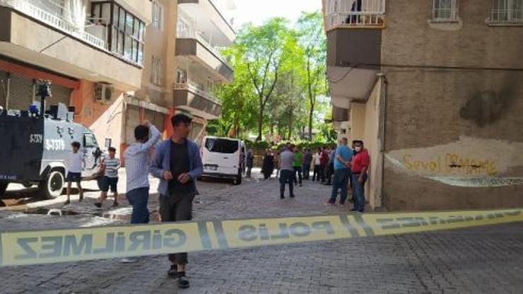 Evlerinde çıkan yangından etkilenen 2 kişiyi komşuları kurtardı