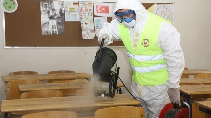 Yüreğirde sınav öncesi okullar dezenfekte edildi