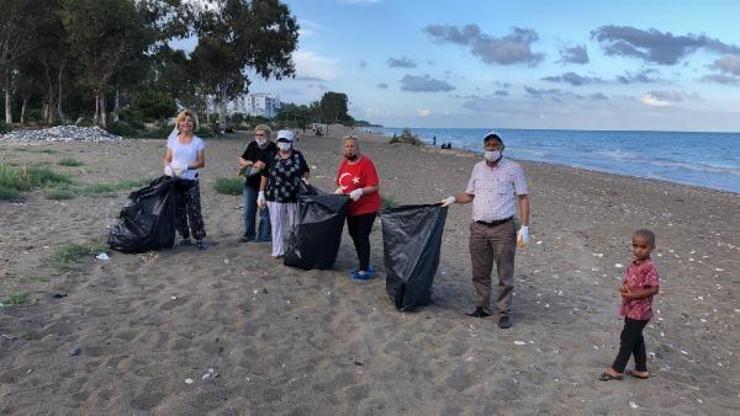 Mezitlide imece usulü sahil temizliği