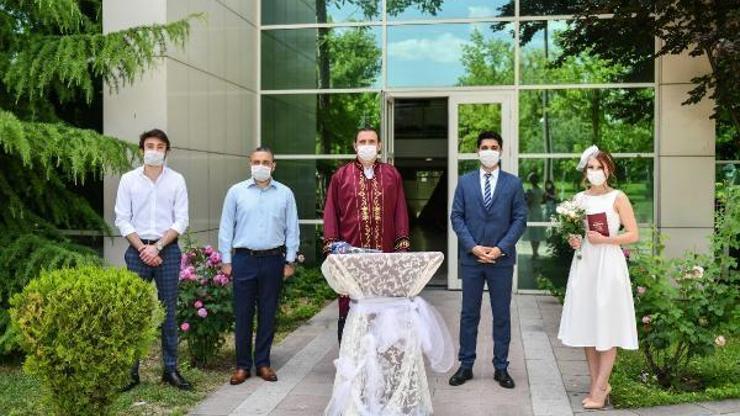 Büyükşehir Belediyesinden açık havada nikah