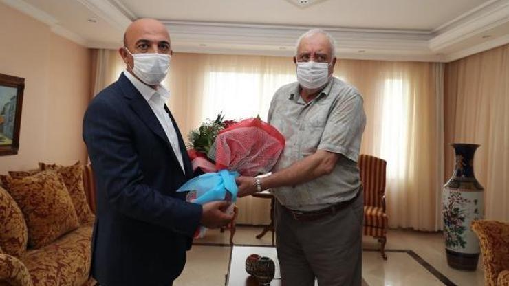 Şehit emniyet müdürünün babasına anlamlı ziyaret