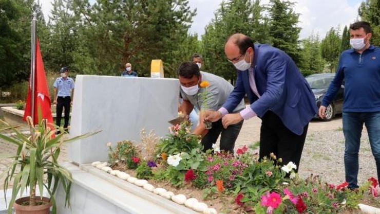 Babalar Gününde şehitlik ziyareti