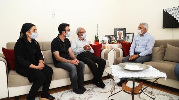 Başkan Güderden, şehit babasına babalar günü ziyareti