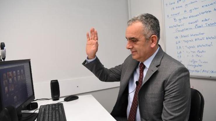 Başkan Esenden öğrencilere online destek