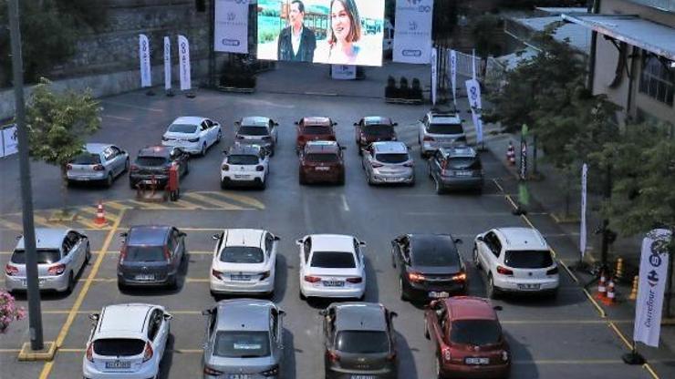 Açık havada arabalı sinema keyfi