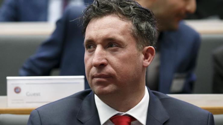 Robbie Fowler görevinden ayrıldı