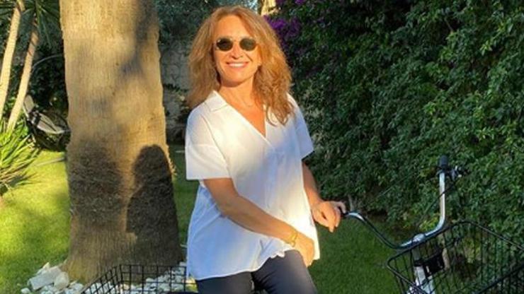 Demet Akbağın yeni stiline beğeni yağdı