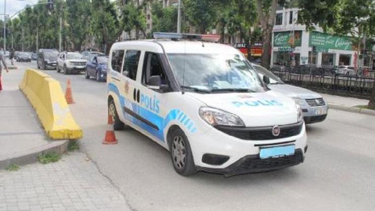 Trafikte telefonla konuşan polise ceza kesildi