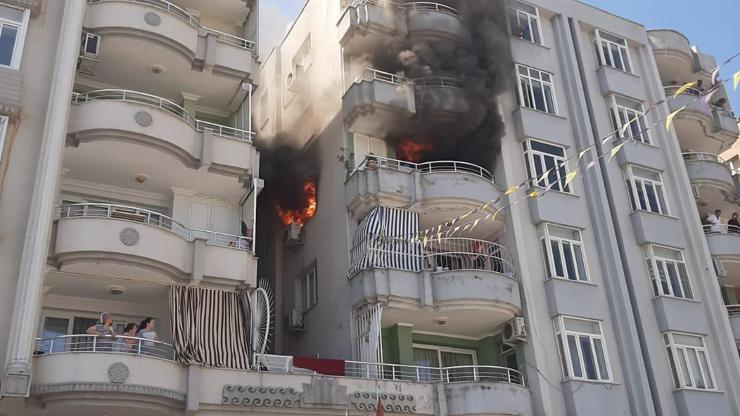 Dumanlar tüm apartmanı sardı