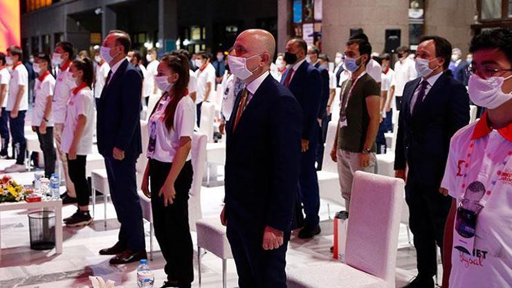 Bakan Karaismailoğlu, Ankara Garında gençlerle buluştu