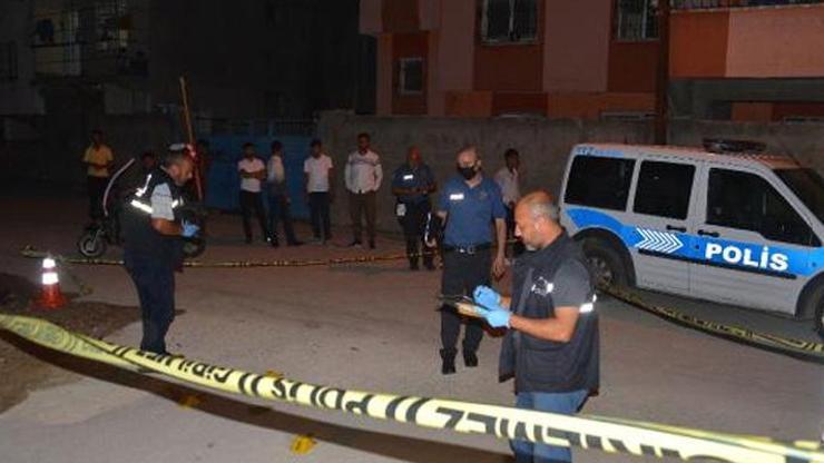Evinin önünde silahlı saldırıda yaralandı
