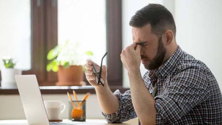 Artan bilgisayar ve telefon kullanımı göz sağlığını tehdit ediyor