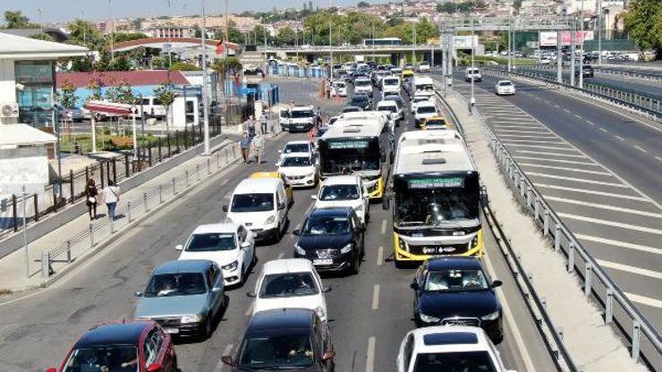 Son dakika... Ayasofyaya gelmek için araç kuyrukları oluştu