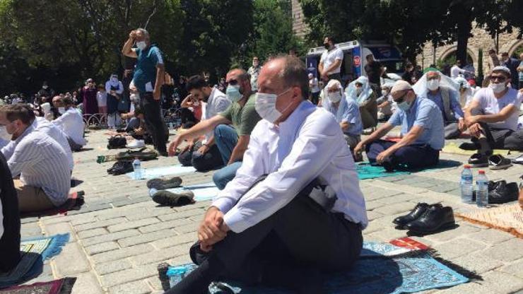Muharrem İnce, cuma namazını Sultanahmette kıldı
