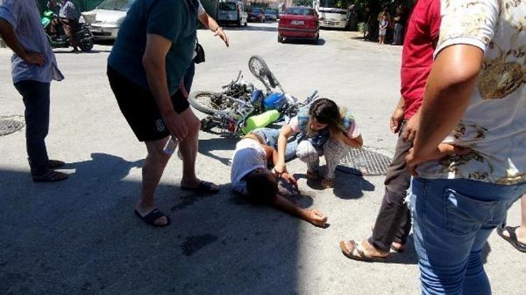 Minibüsle çarpışan motosiklet sürücüsü yaralandı