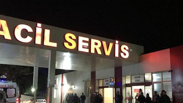 Vanda işçileri taşıyan kamyonet devrildi