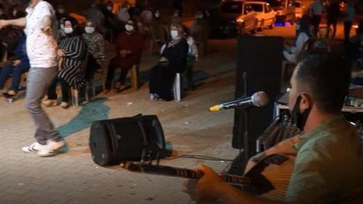 Düğün müzisyenlerinden şarkılı koronavirüs uyarısı