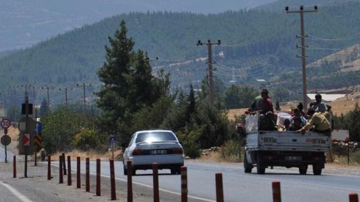 Kamyonet kasasında tehlikeli yolculuk
