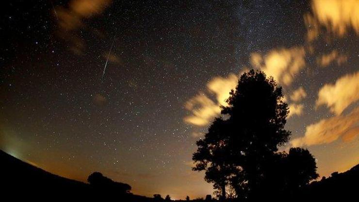 Meteor düşmesi sonucu ne olur İstanbul ve İzmire göktaşı mı düştü Perseid meteor yağmuru nerede