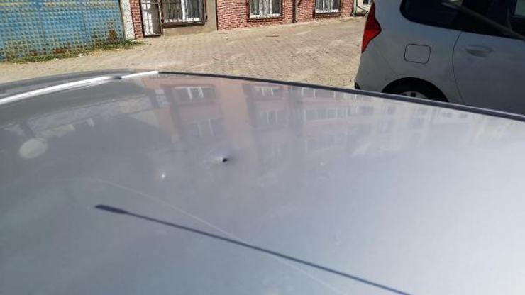 Son dakika.. Yorgun mermi, aracın tavanına isabet etti