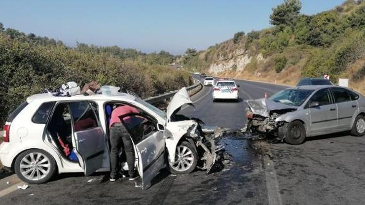 2 otomobilin çarpıştığı kazada, aynı aileden 4 kişi yaralandı