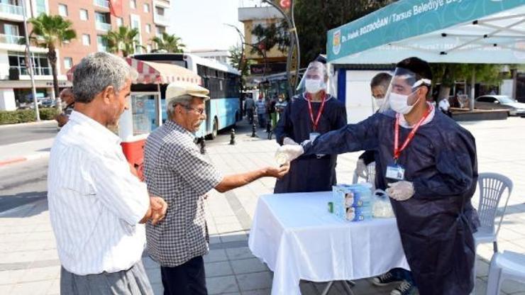 Tarsusta vatandaşlara ücretsiz maske
