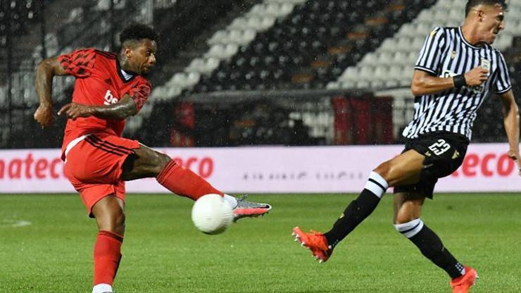 Son dakika... Beşiktaşta 4 futbolcunun bileti kesildi
