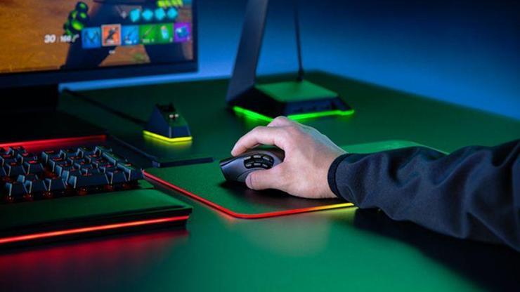 Razer, Naga Pro kablosuz oyun faresini duyurdu.