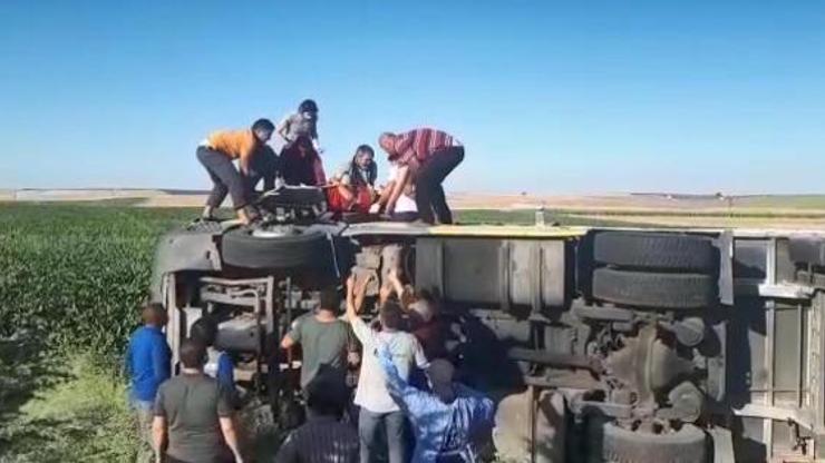 Devrilen TIR’ın sürücüsü yaralandı