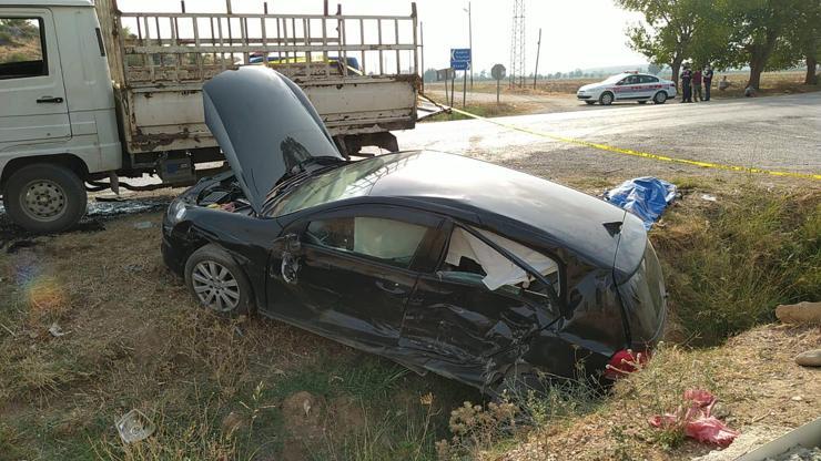 Feci kaza Aynı aileden 2 kişi öldü