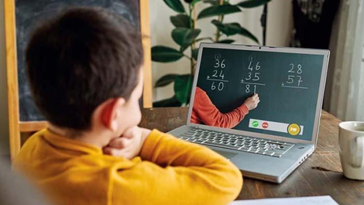 Online eğitim sürecinde göz ve ortopedi sorunlarına dikkat
