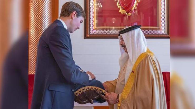 Son dakika... Trumpın damadı Kushner, Bahreyn Kralına Tevrat hediye etti