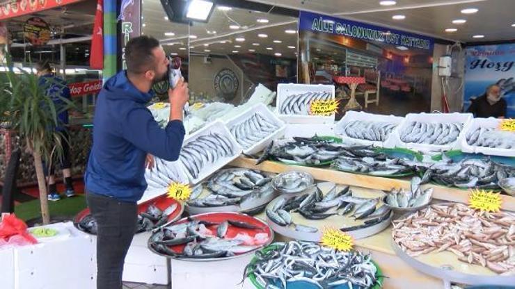 Son dakika.. Karadenizde balık tezgahlarda, hamsi bekleniyor