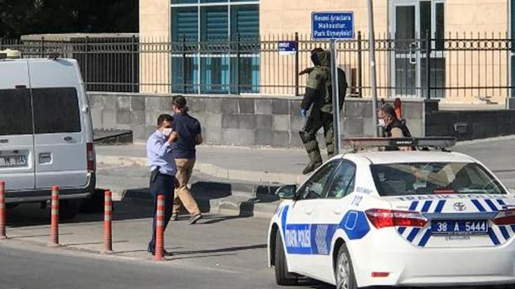 Adliye önünde şüpheli paket paniği