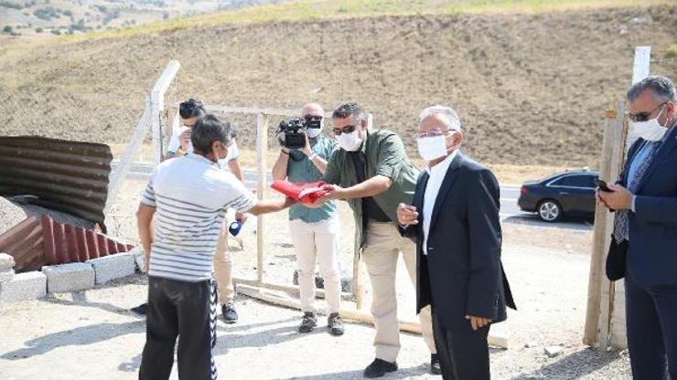 Başkan Büyükkılıçın bayrak hassasiyeti