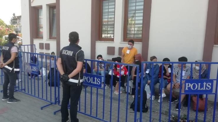 Kaçak göçmenler saklandıkları apartman dairesinde yakalandı