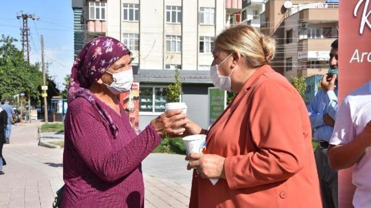 Başkan Erdem’den vatandaşlara kahve ikramı