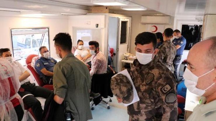 Emniyet personelinden kan bağışı