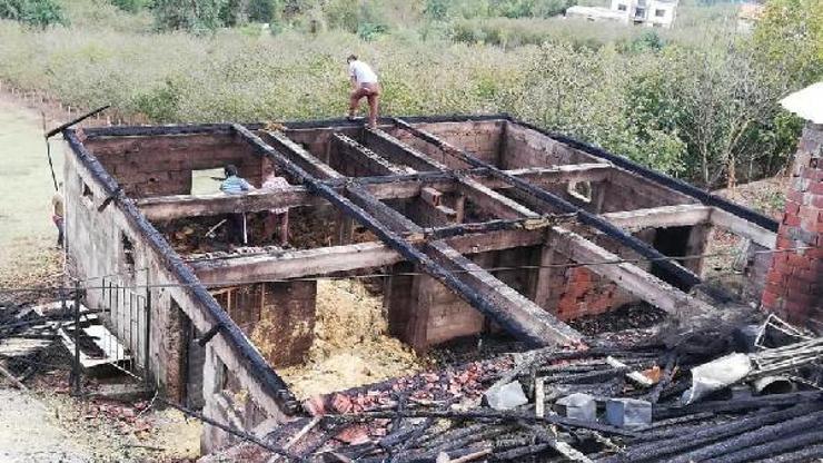 Elektrik kontağı ahırı yaktı