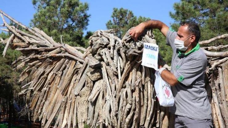 Farkındalık için hayvan figürlerine maske