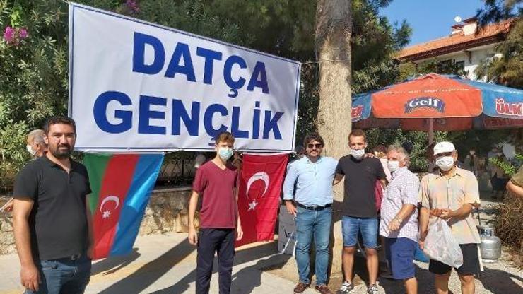 Azerbaycan şehitleri için lokma dağıttılar